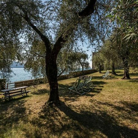 Oleandro Apartment Directly On The Lake Gargnano Exteriör bild