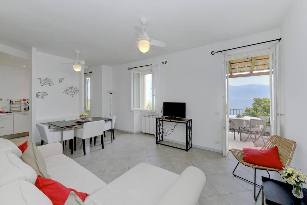 Oleandro Apartment Directly On The Lake Gargnano Exteriör bild